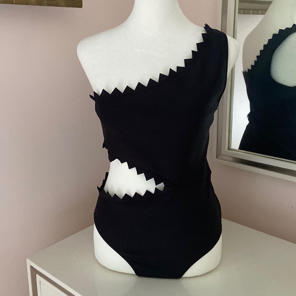 NEW - Onia Size L - One Piece One Shoulder Scallop Trim Bathing Suit